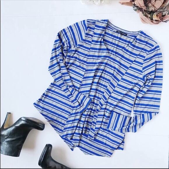 Cable & Gauge Gray & Blue Striped V-Neck Drapey L/S Top Women's Size Medium - Picture 1 of 3